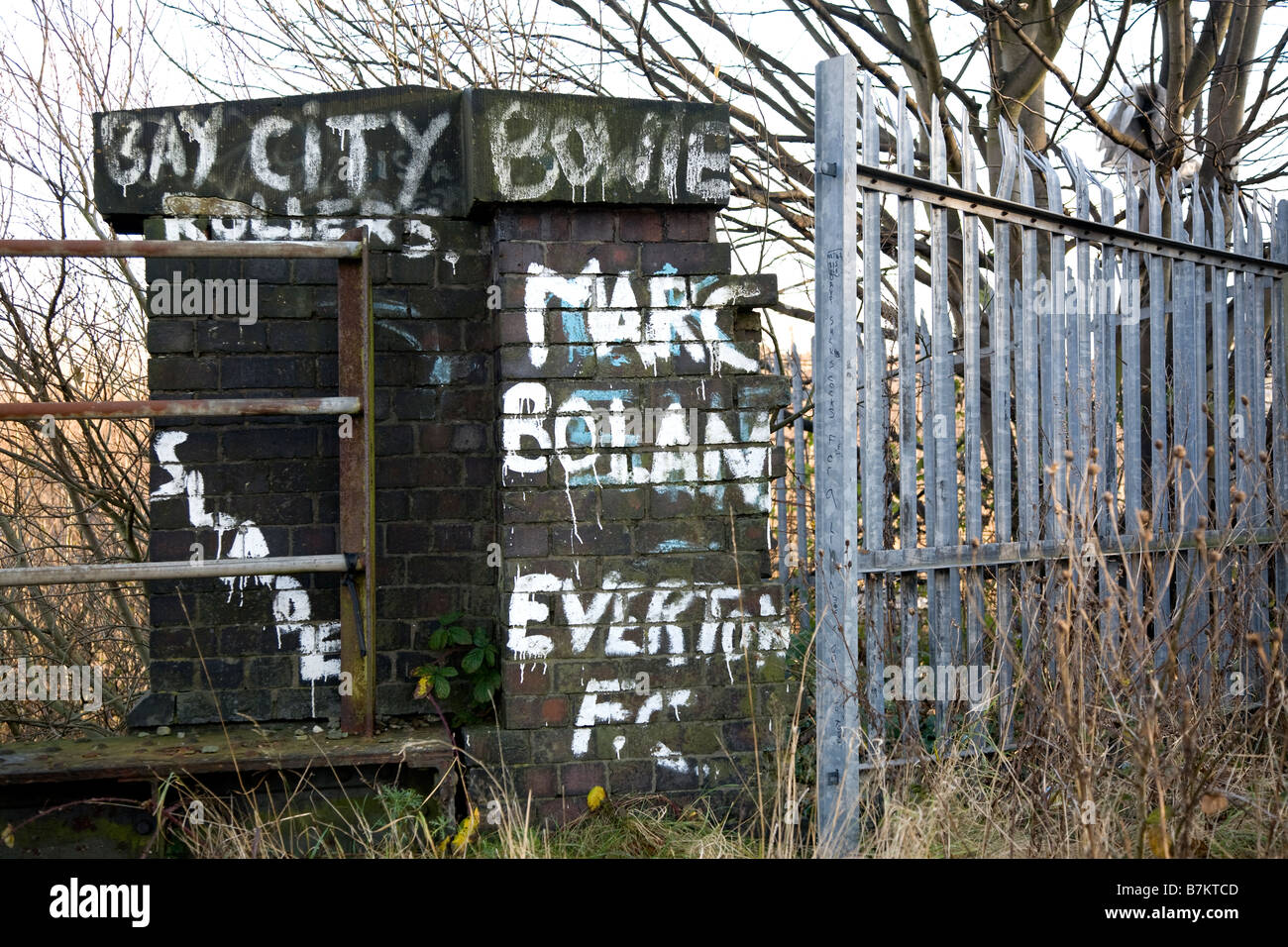 70's Graffiti su un vecchio ponte. Marc Bolan Foto Stock
