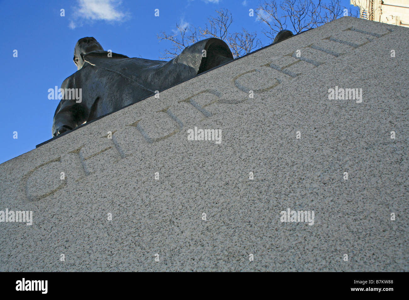 Winston Churchill statua in piazza del Parlamento, Londra Foto Stock