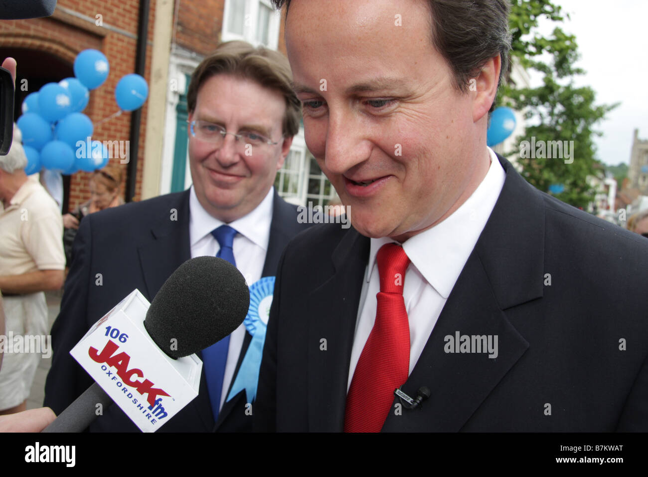 John Howell MP & leader conservatore David Cameron a Henley on Thames Oxfordshire 2008 Foto Stock