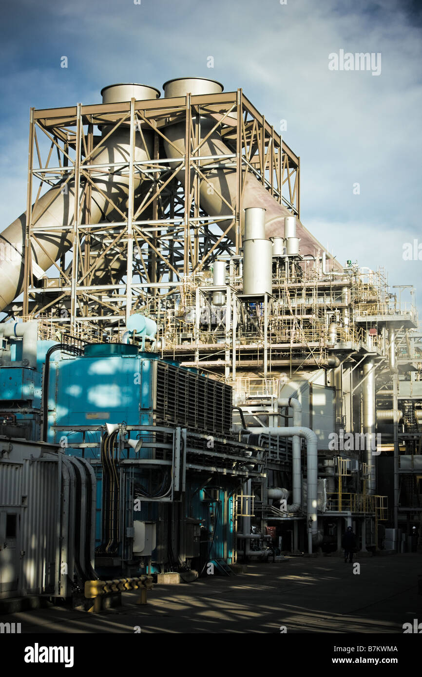 Centrale elettrica UK - camini di scarico di una moderna centrale elettrica alimentata a gas, GDF Teesside, Inghilterra settentrionale Foto Stock