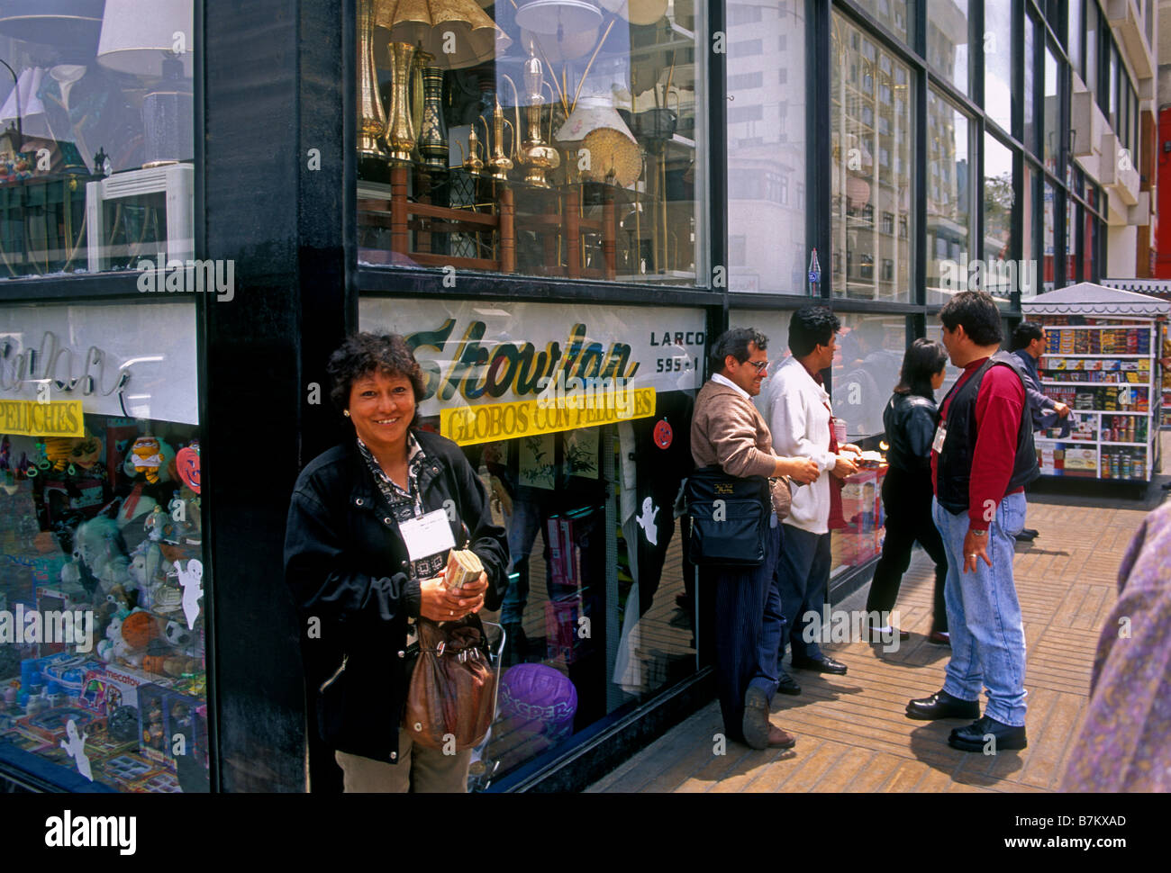 Tutti i peruviani, popolo peruviano, donna adulta, uomini adulti, cambiamonete, cambiavalute, quartiere di Miraflores, Lima, Provincia di Lima, Perù, Sud America Foto Stock