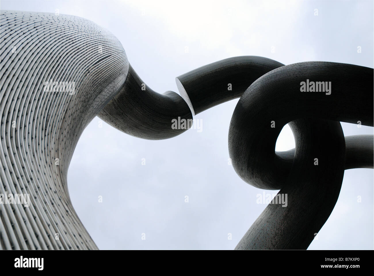 La scultura "Berlino' su Tauentzienstrasse, rappresentando un ex Berlino divisa Foto Stock
