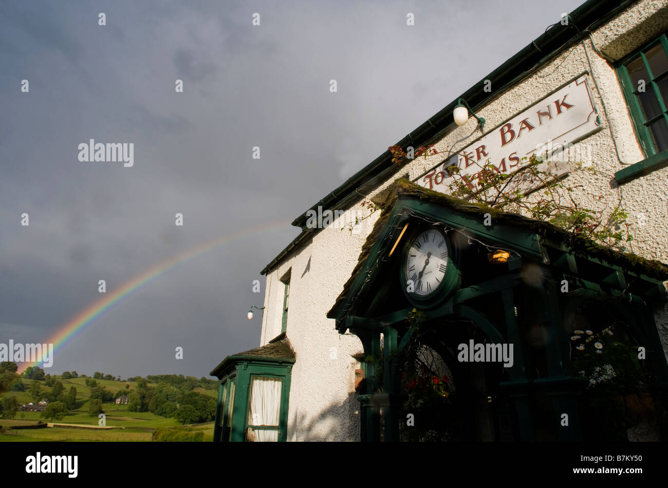 La torre Bank Arms pub in Near Sawrey, il villaggio di Beatrix Potter. Foto Stock