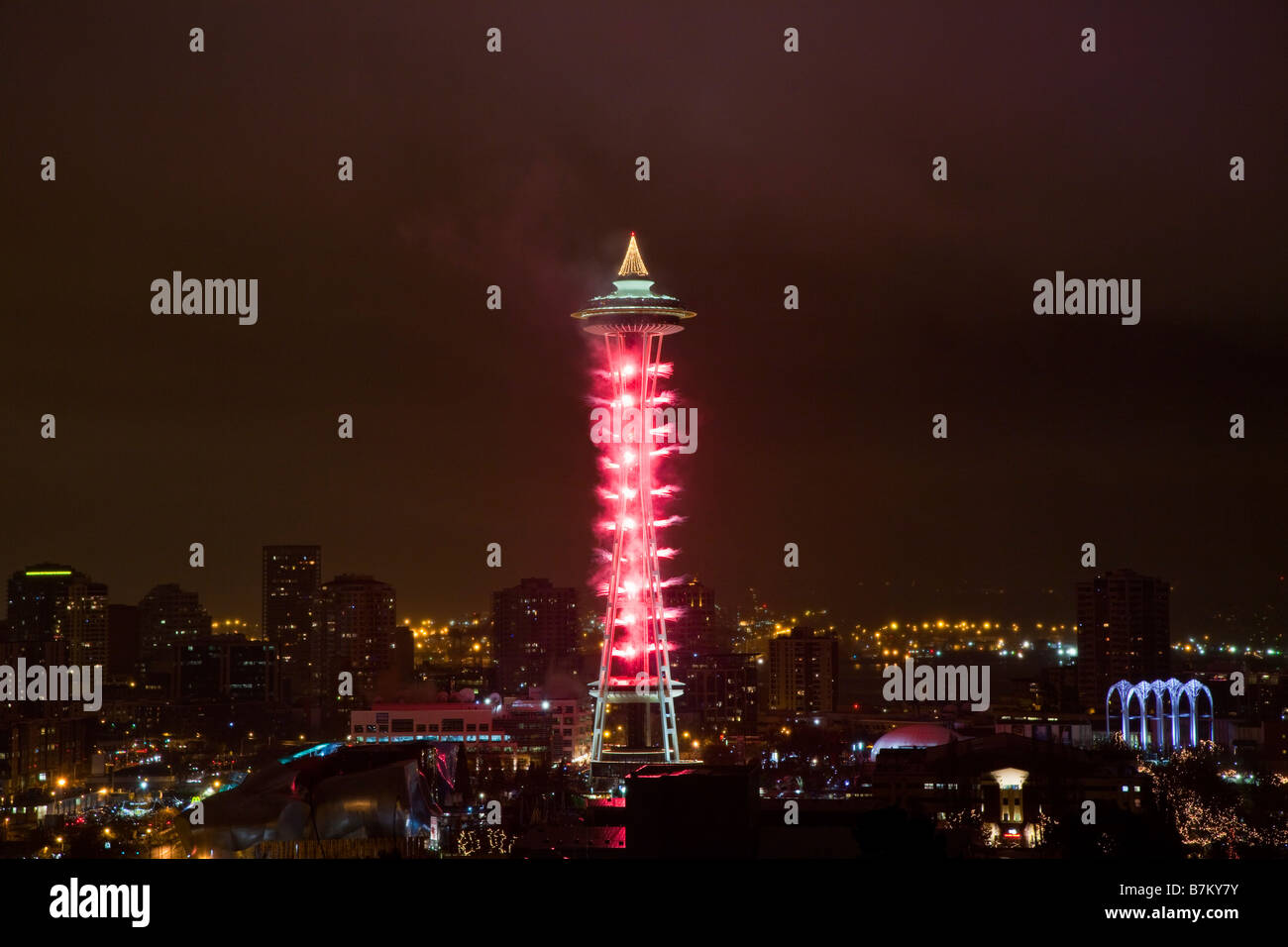 Il veglione di Capodanno fuochi d'artificio presso lo Space Needle Seattle Washington Foto Stock