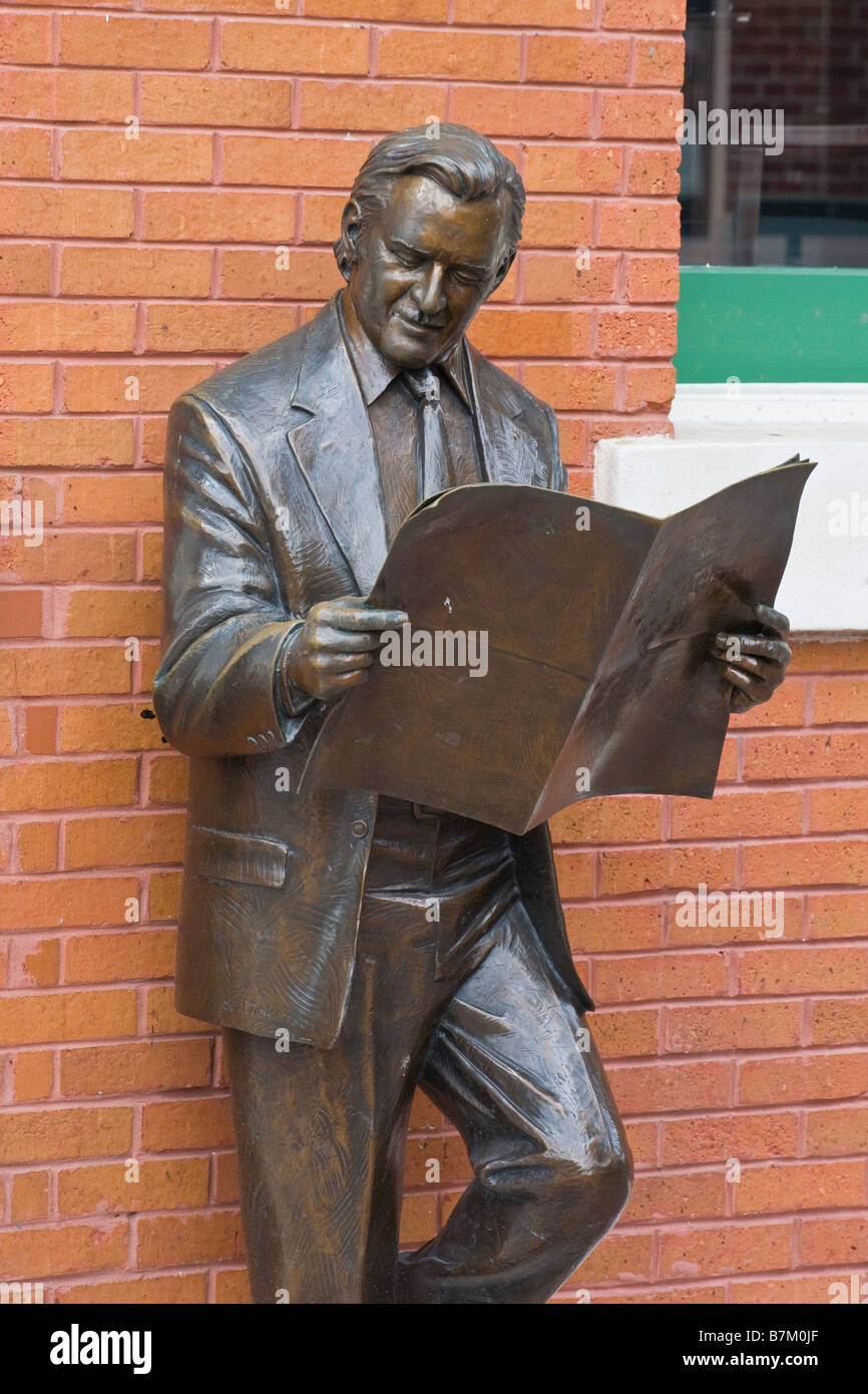 Roland M Manteiga statua nella storica Ybor City quartiere di Tampa Florida Foto Stock