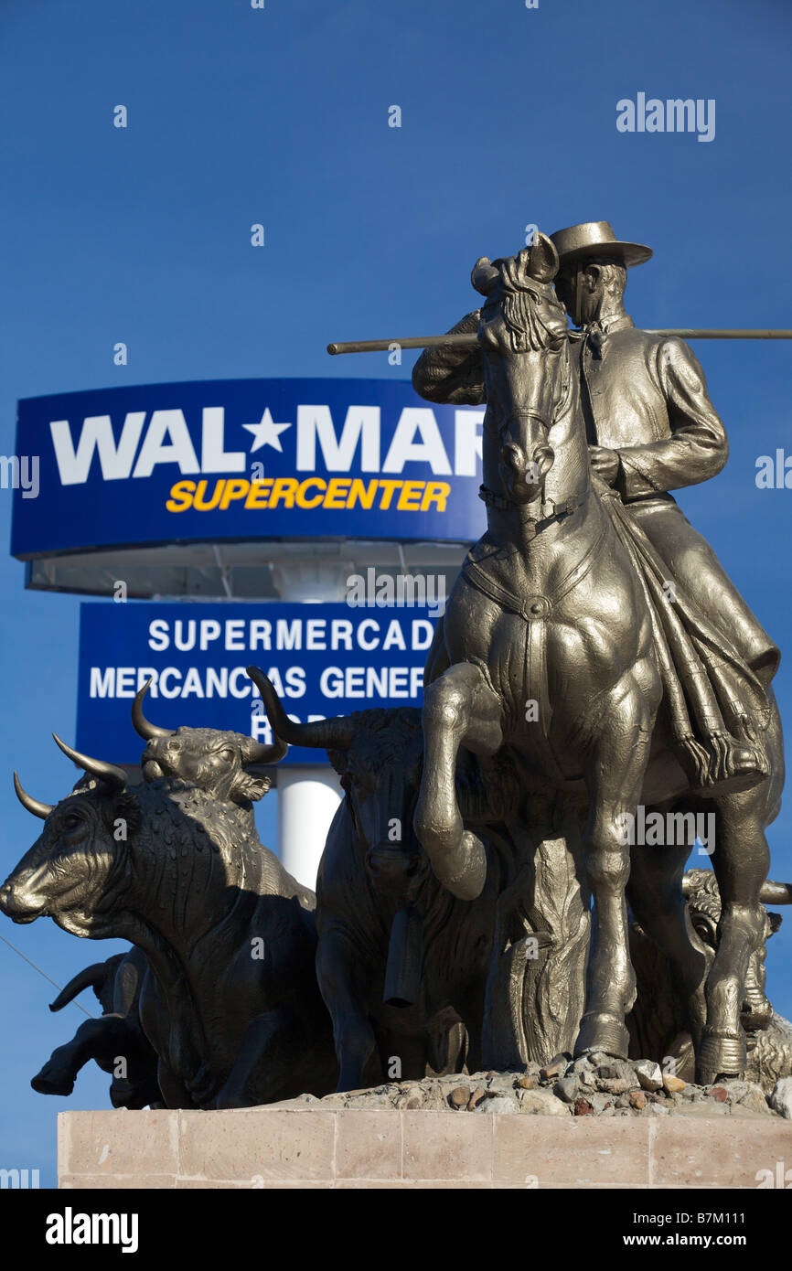 Walmart di Juarez Mexico il boom economico vissuto dalla città di confine come Juarez è giunta ad un punto di stallo è stata l'economia negli Stati Uniti Foto Stock
