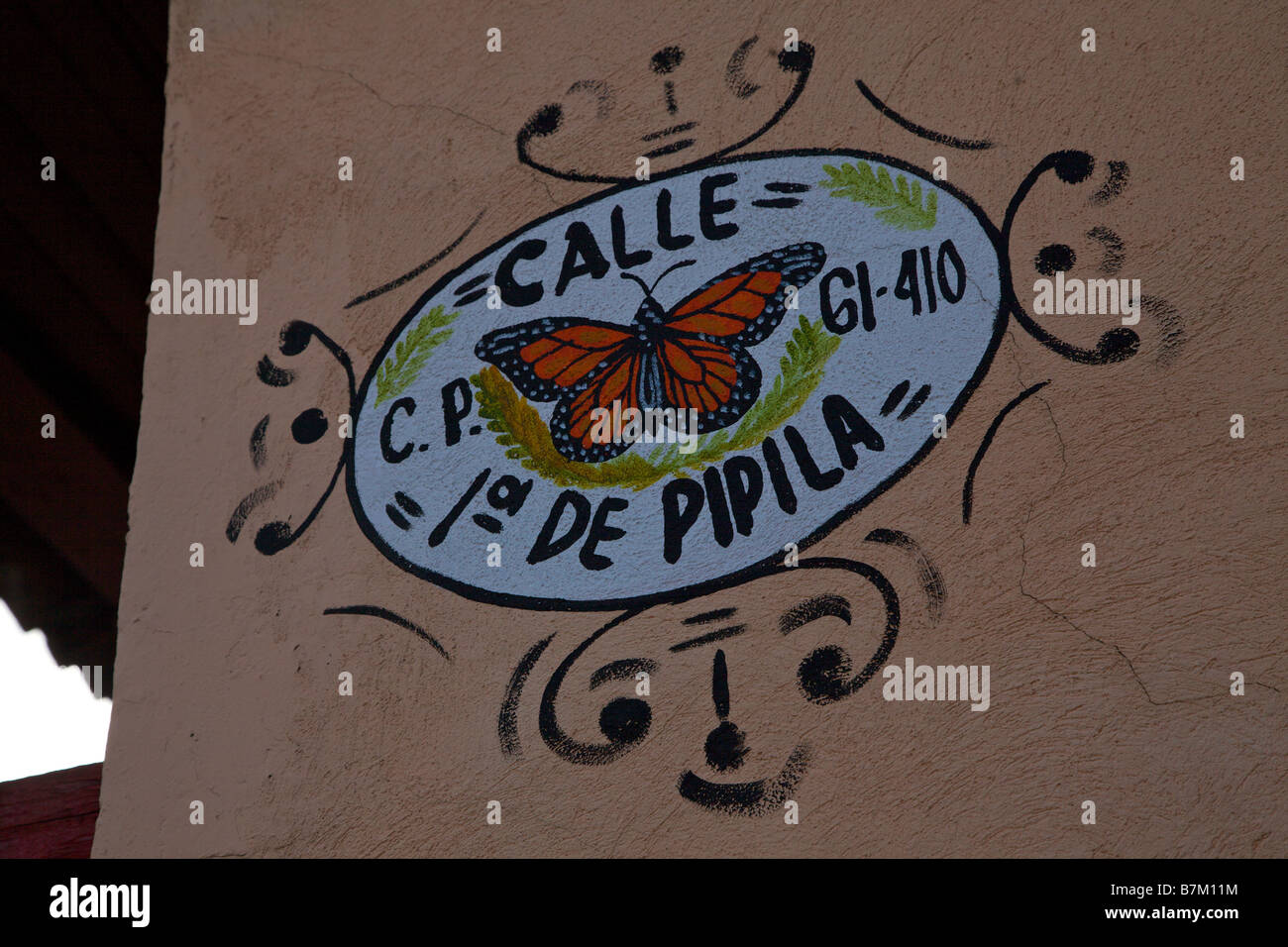 Un cartello stradale in Angangueo Messico nel centro della farfalla monarca Riserve della Biosfera nel Messico centrale Foto Stock