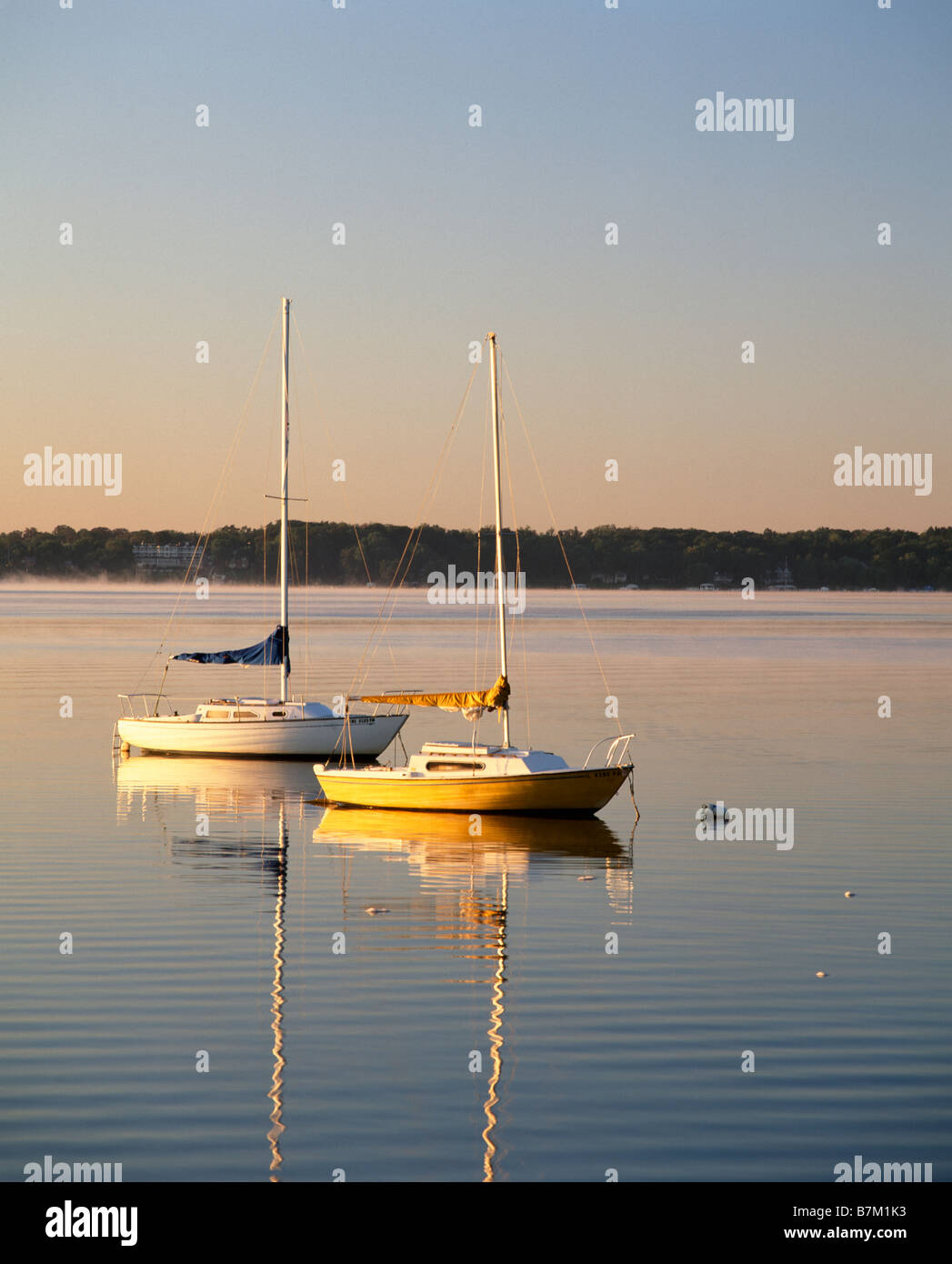 Barche a vela sul Lago di Ginevra, Wisconsin Foto Stock
