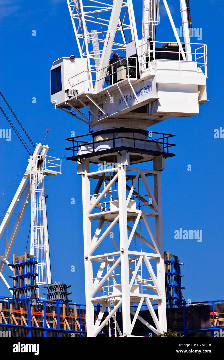 Costruzione / gru a torre su un sito di costruzione in Melbourne Victoria Australia. Foto Stock