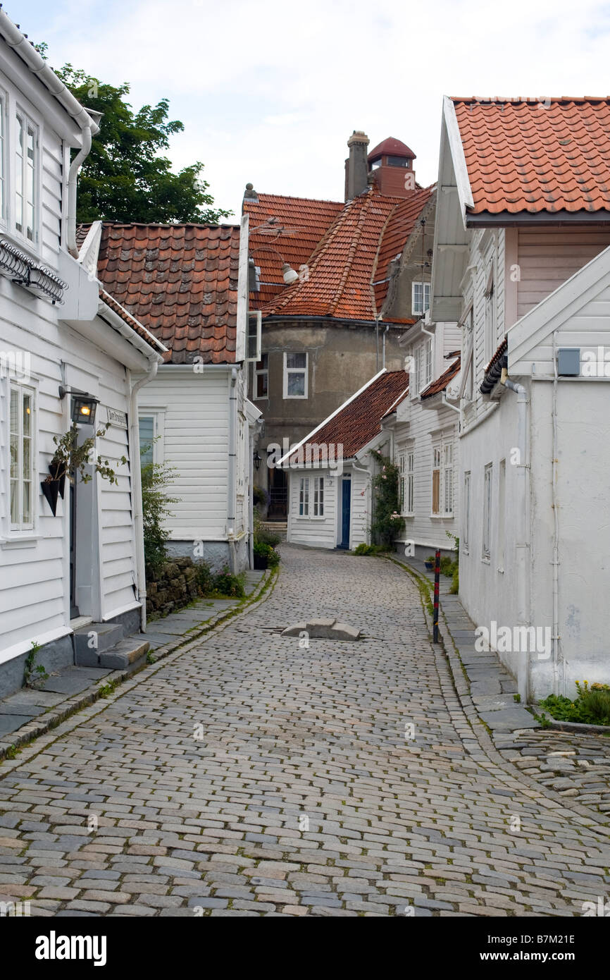 Una strada nella vecchia Stavanger (Gamle Stavanger), con il XVIII e il XIX secolo gli edifici in legno. Foto Stock