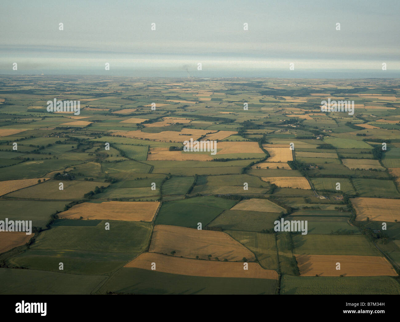 I campi di Northumberland vista aerea da una mongolfiera Foto Stock