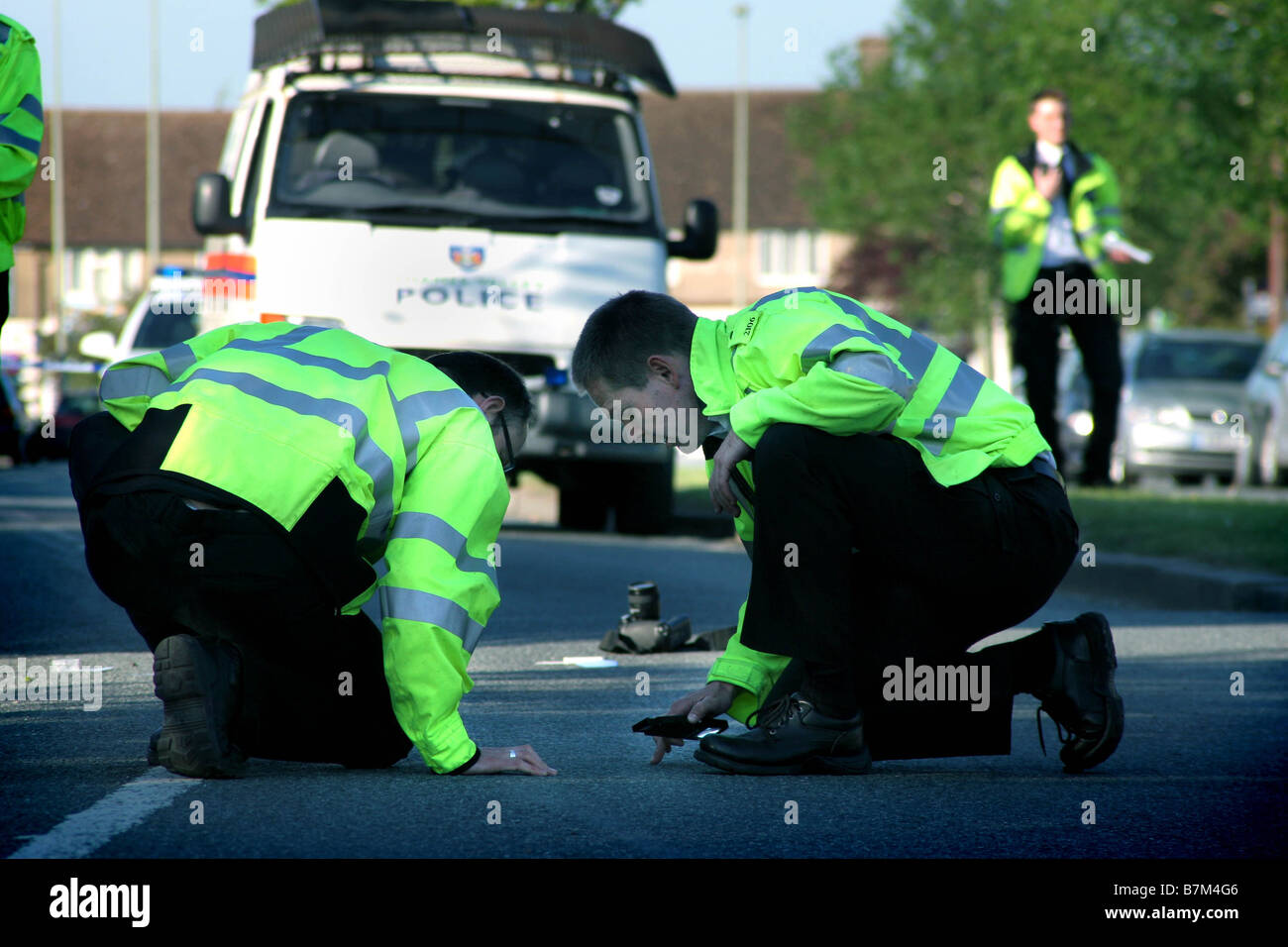 La polizia gli investigatori di collisione indagare scena di colpire e correre su Marston Road in Oxford Oxfordshire 2007 Foto Stock