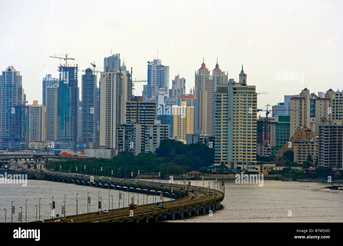 La città si trova all'entrata del Pacifico del Canale di Panama, nella provincia di Panama. La città è il centro politico e amministrativo della Foto Stock