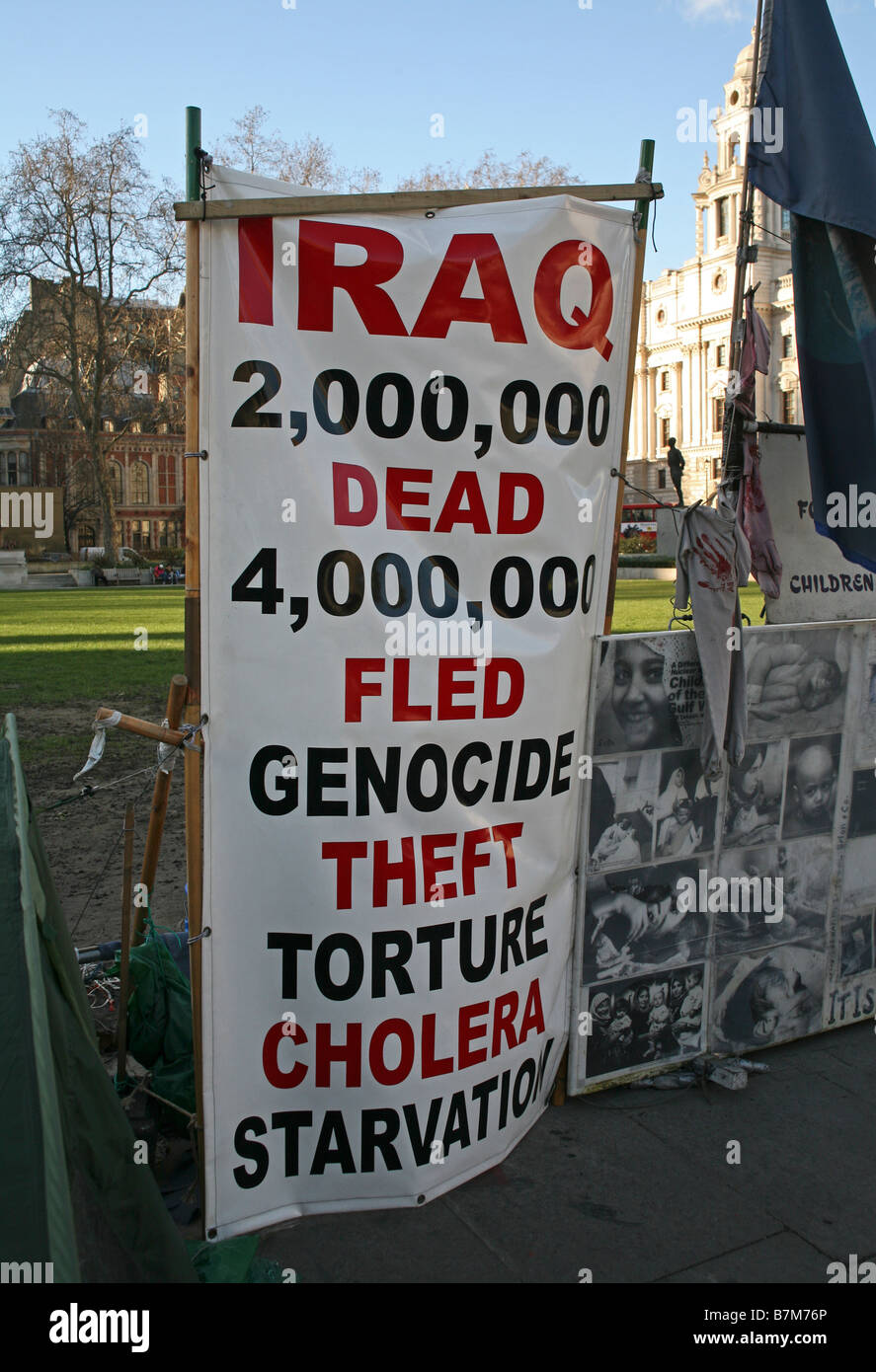 Iraq guerra poster di protesta in piazza del Parlamento, Londra Foto Stock