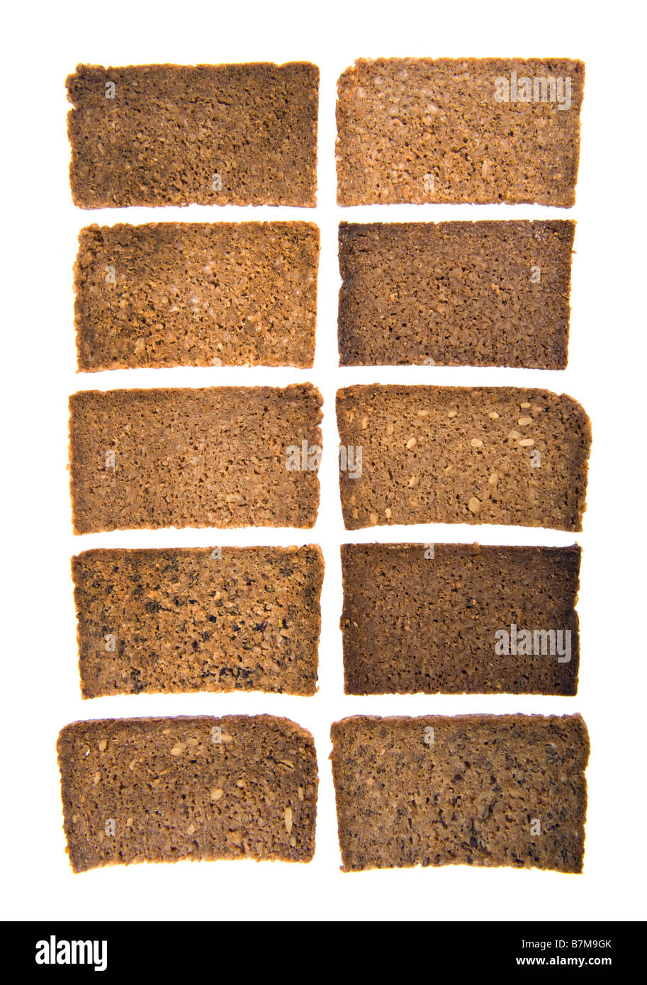 Fette di pane marrone vollkornbrot tedesco tutto il mais pane scuro chicco di mais derrata alimentare pane integrale di grano intero assortime Foto Stock