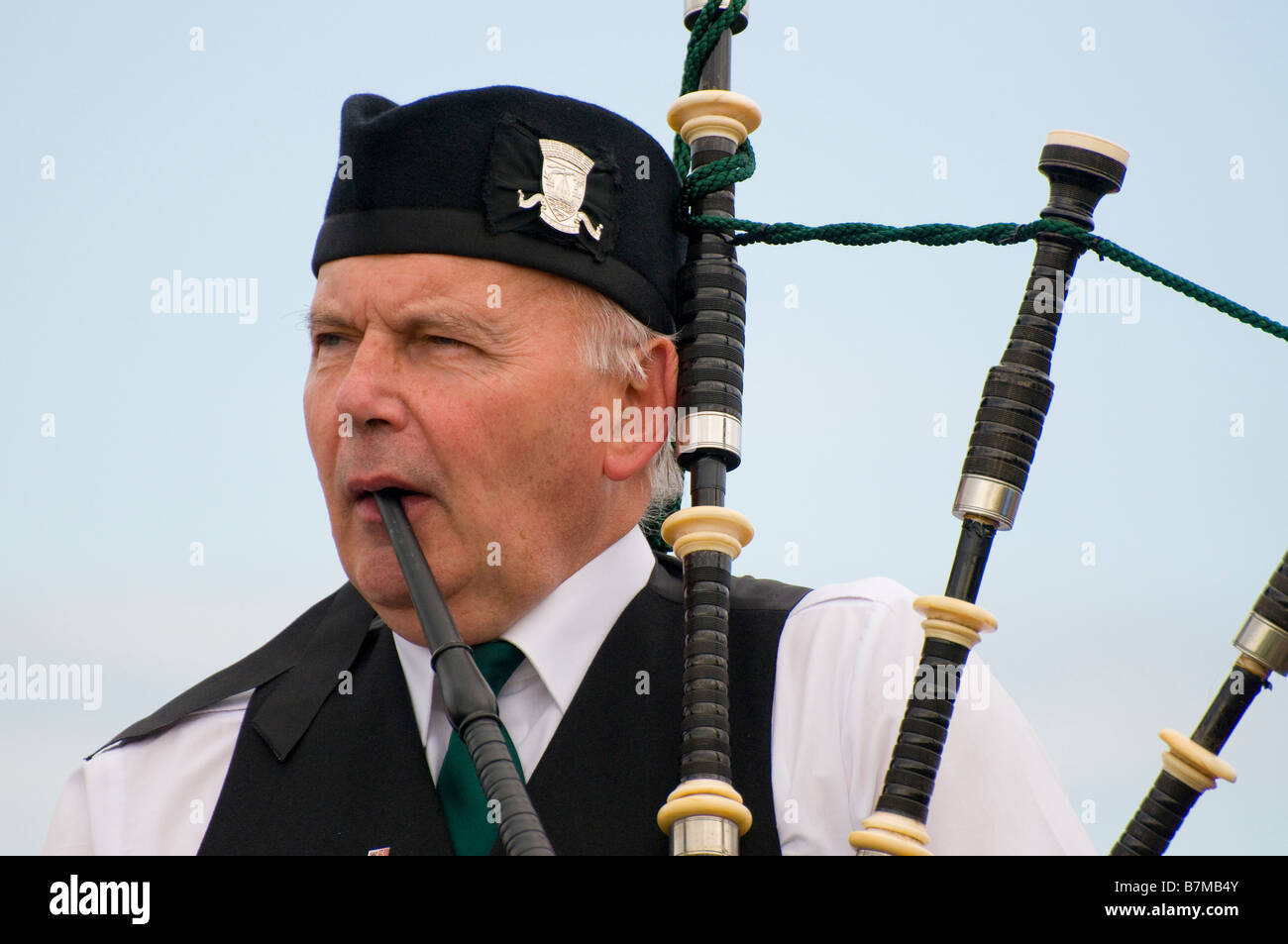 Piper giocando le cornamuse a giochi delle Highland, Scozia. Foto Stock
