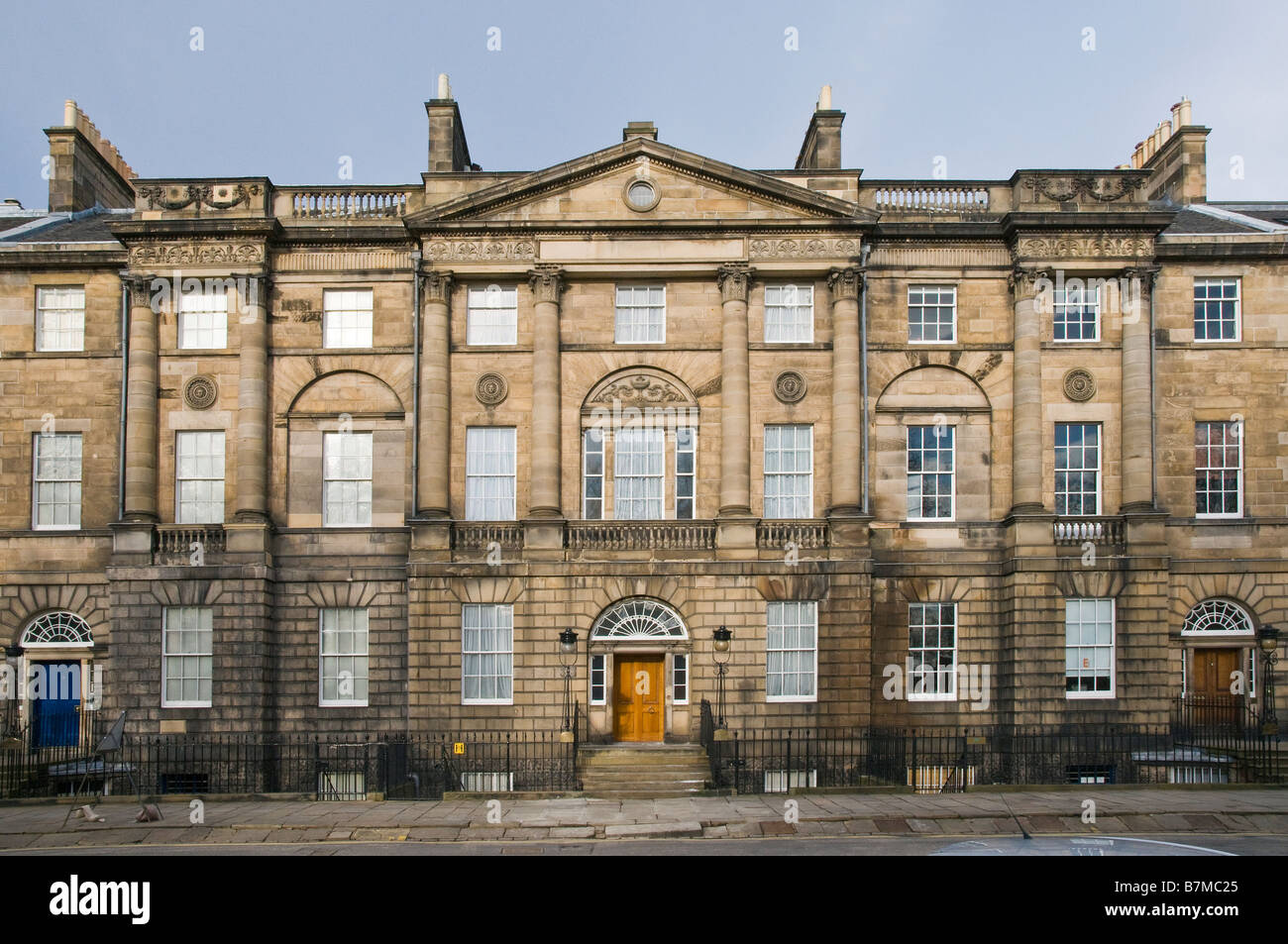 Bute House, la residenza ufficiale del Primo ministro di Scozia in Charlotte Square, New Town, Edimburgo. Foto Stock