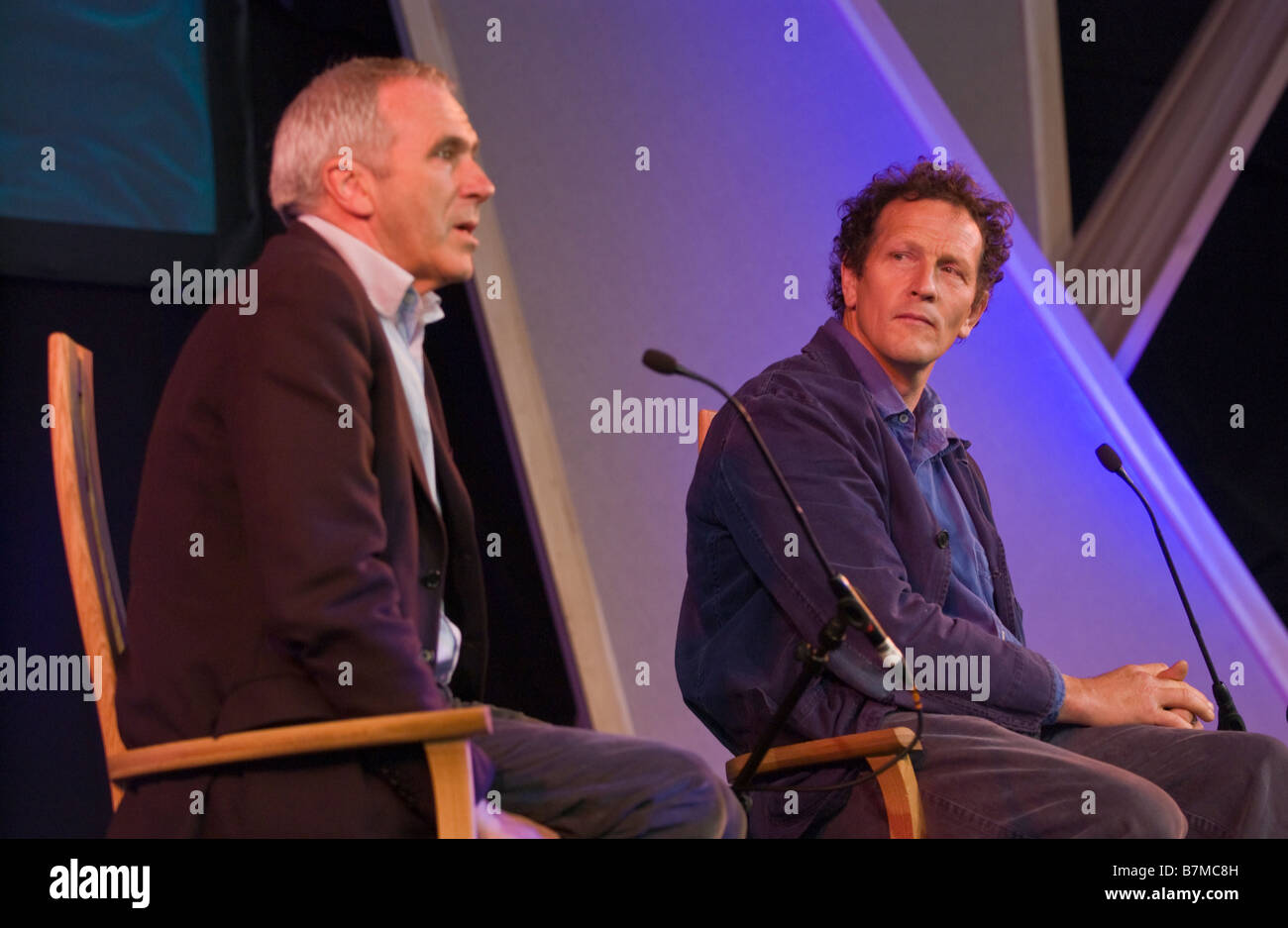 Giardiniere Monty Don (destra) e Patrick Holden della Soil Association raffigurato a Hay Festival 2008 Hay on Wye Powys Wales UK Foto Stock