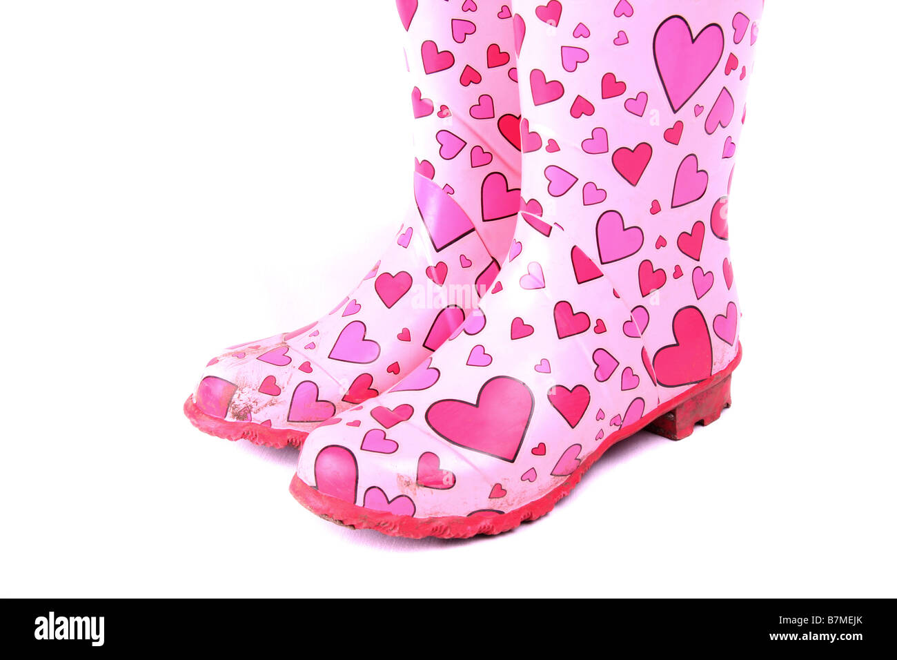 Spaccato di una coppia di wellies con cuori rosa su di essi Foto Stock