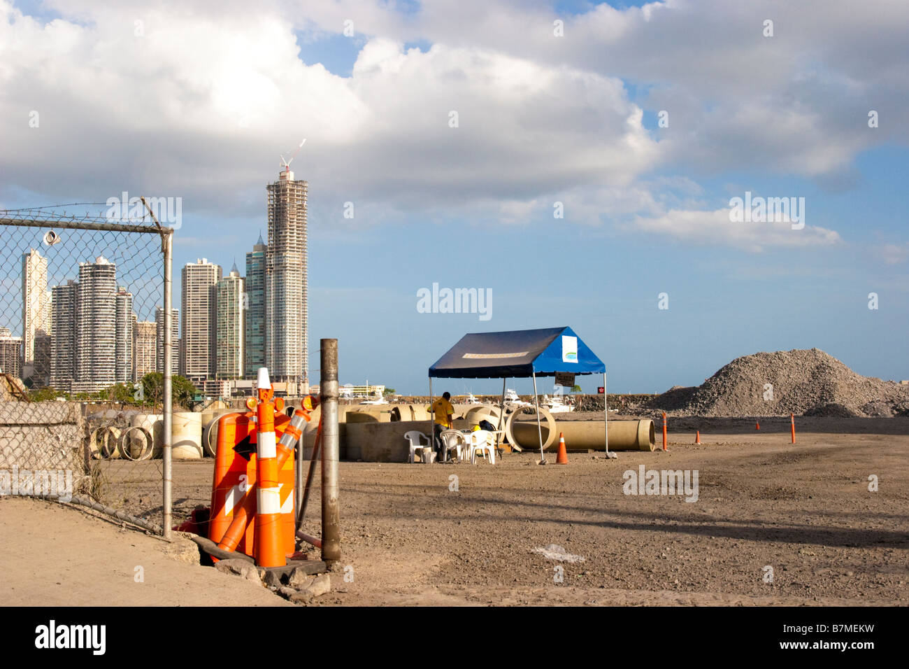 Circonvallazione costiera sito in costruzione. Balboa Avenue, Città di Panama, Repubblica di Panama, America centrale. Foto Stock