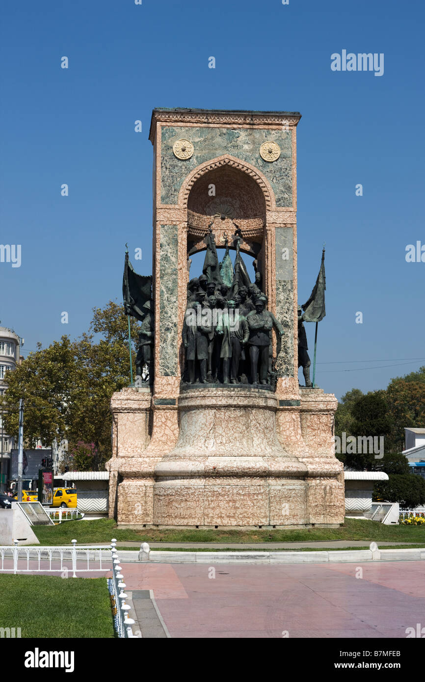 Repubblica monumento Piazza Taksim Istanbul Turchia Foto Stock