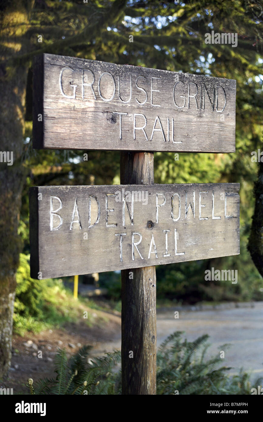 Trekking, Signpost Grouse Mountain, North Vancouver, British Columbia, Canada Foto Stock