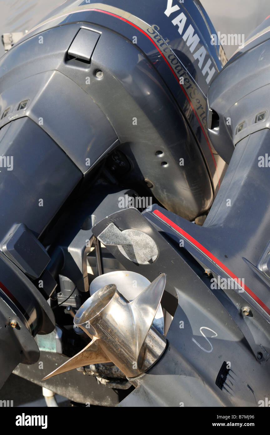 Yamaha motori fuoribordo che mostra in acciaio inox prop di zinco e di alloggiamento motore Foto Stock