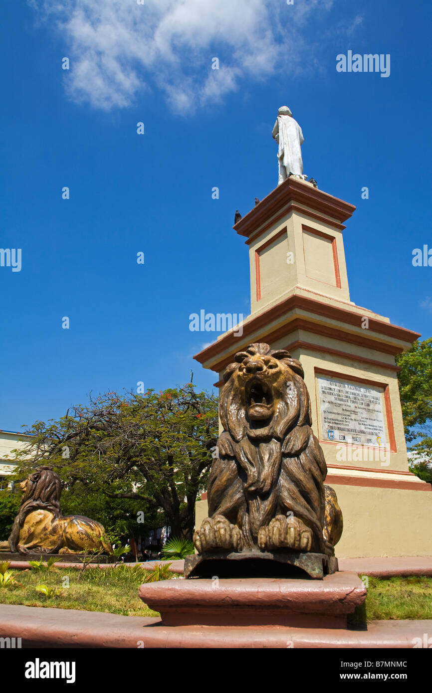 Maximo Jerez statua sulla Fontana leone Piazza Principale città di Leon Dipartimento di Leon Nicaragua america centrale Foto Stock