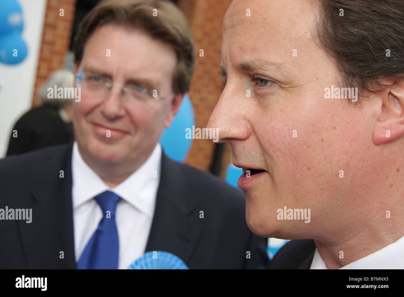 John Howell MP & leader conservatore David Cameron a Henley on Thames Oxfordshire 2008 Foto Stock