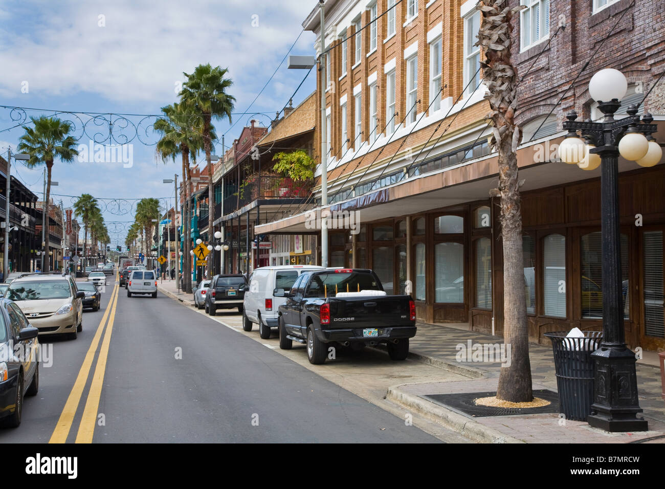 Settima Avenue nella storica Ybor City quartiere di Tampa Florida Foto Stock