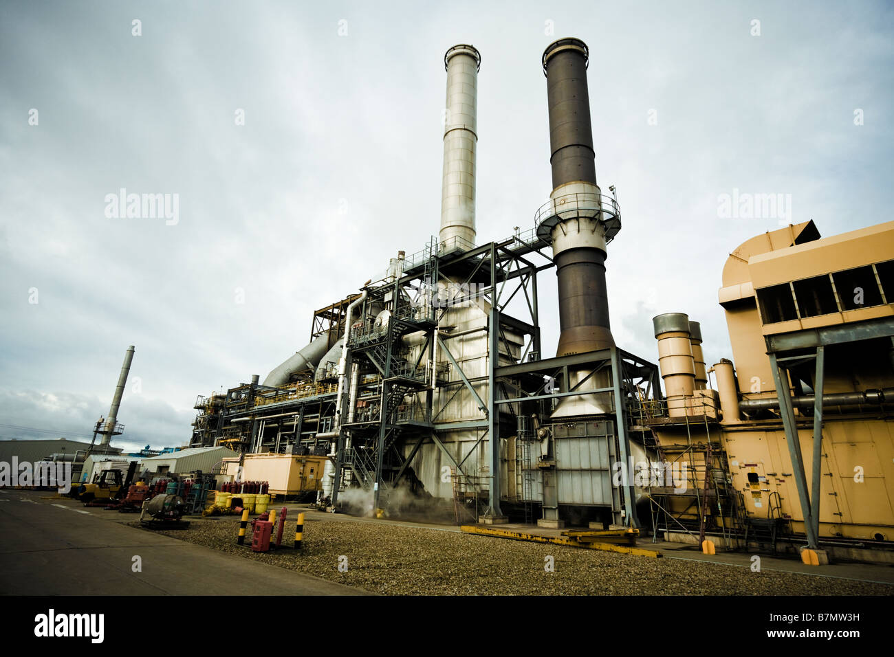 Centrale elettrica, Regno Unito - tubi e camini in una centrale elettrica alimentata a gas, nel nord-est della Gran Bretagna Foto Stock