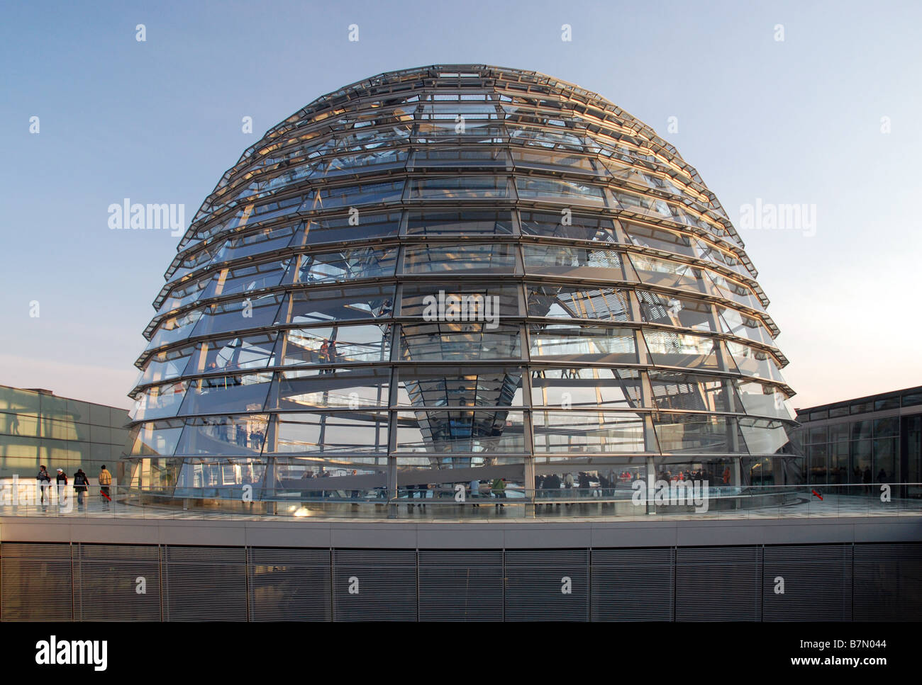 Sir Norman Foster cupola di vetro sulla parte superiore del Reichstag di Berlino costruzione Foto Stock