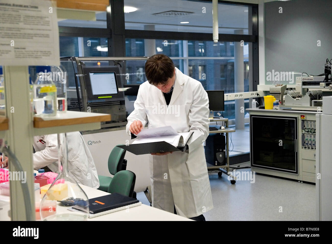 AstraZeneca ricerca laboratorio dedicato al lavoro su una cura per il morbo di Alzheimer in Södertälje in Svezia Foto Stock