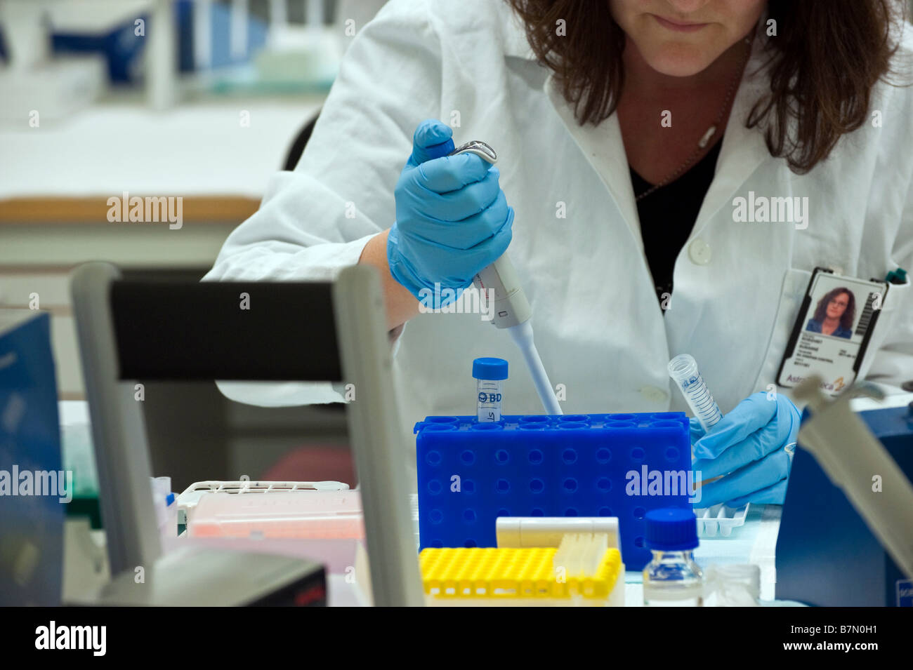 AstraZeneca ricerca laboratorio dedicato al lavoro su una cura per il morbo di Alzheimer in Södertälje in Svezia Foto Stock