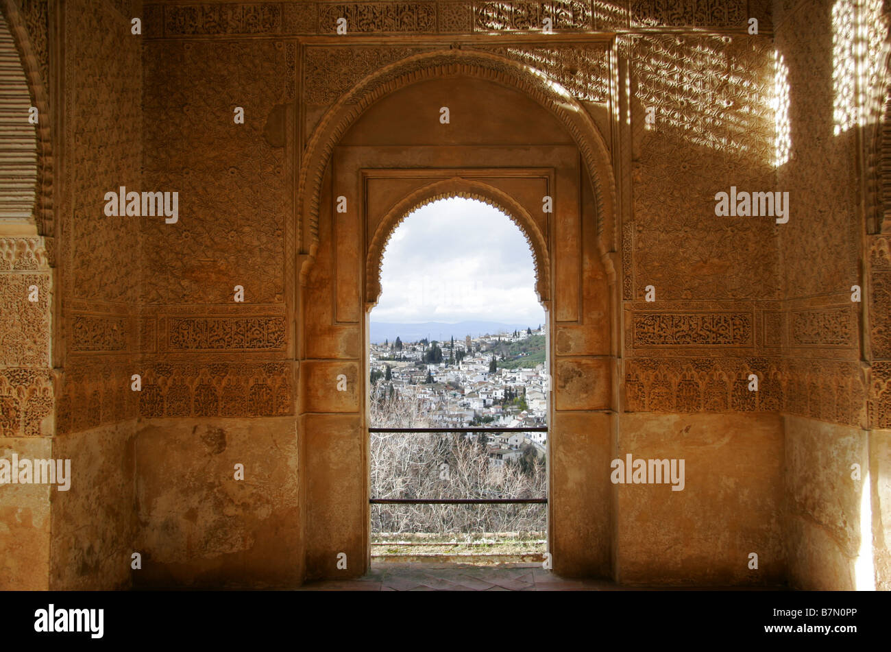 Luce naturale illumina parte dell'Alhambra di Granada Spagna Foto Stock