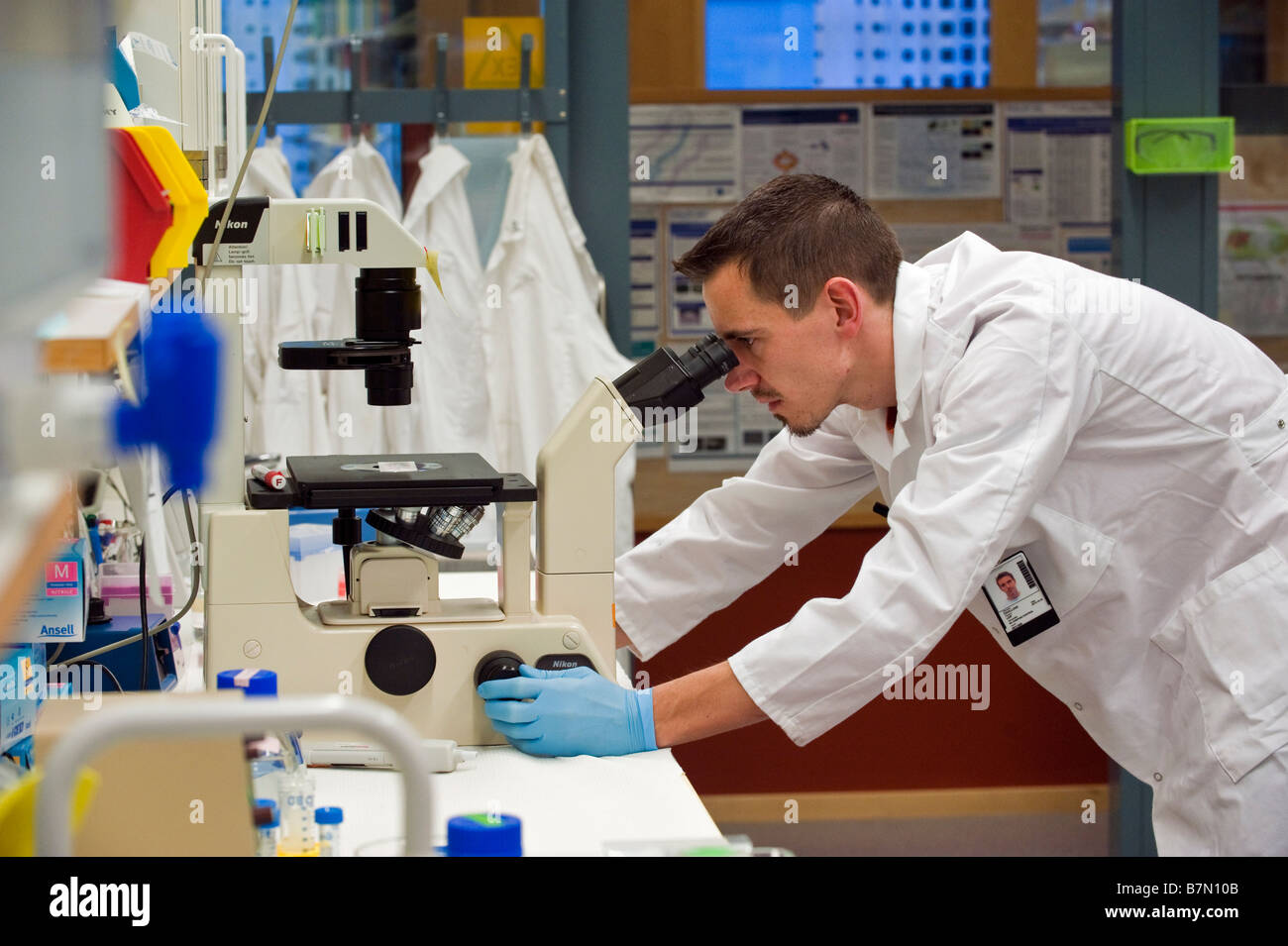 AstraZeneca ricerca laboratorio dedicato al lavoro su una cura per il morbo di Alzheimer in Södertälje in Svezia Foto Stock