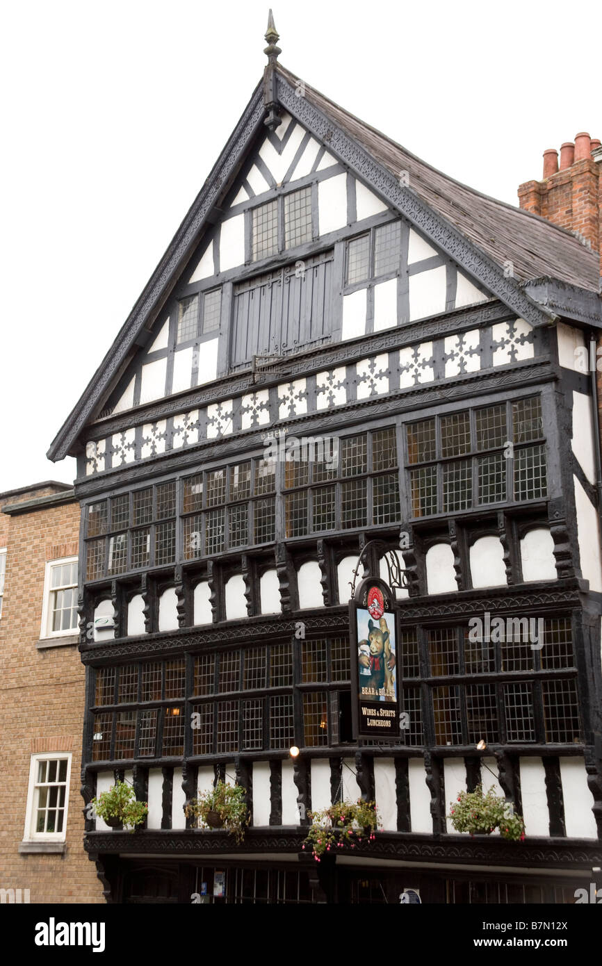 Orso e la billetta Inn un vecchio Graticcio edificio nel centro della vecchia città medievale di CHESTER Inghilterra England Foto Stock