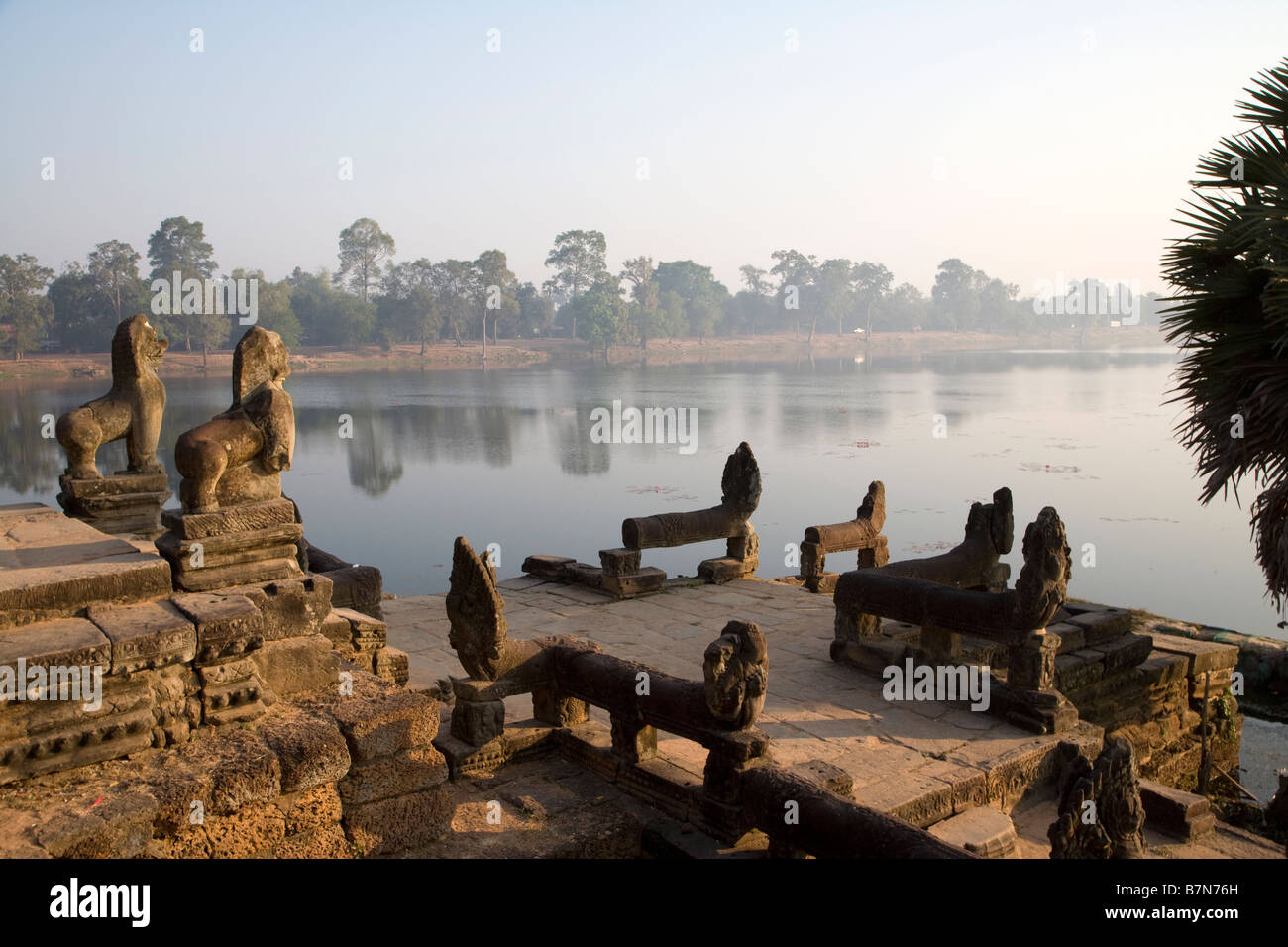 Angkor Wat, Angkor, Lago, idilliaco giorno, riflettere, antica città, affacciato, città spirituale, città vecchia, archeologia, Cambogia Foto Stock