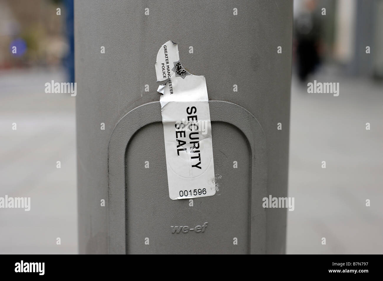 Guarnizione di protezione greater manchester polizia anti-terrorismo il terrorismo sicurezza protezione city centre REGNO UNITO Inghilterra lampost sticker Foto Stock