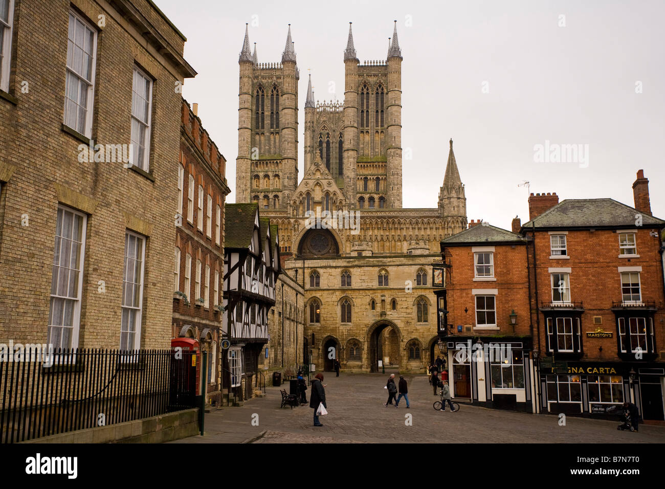 Le torri della Cattedrale di Lincoln, Inghilterra. Foto Stock