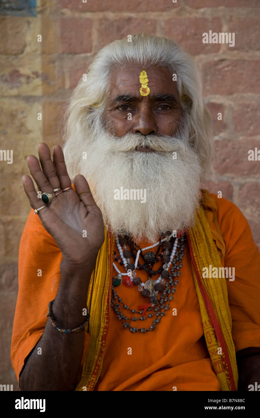 Uomo Santo, Sadhu, India, Varanasi locale, devoto, vita spirituale, yogi, vecchio, dreadlocks, yoga, India, meditare Foto Stock