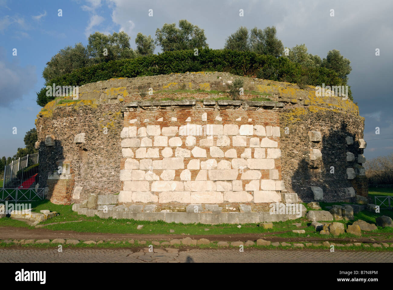 Roma Italia Via Appia Antica Via Appia Antica Casal Rotondo mausoleo Foto  stock - Alamy