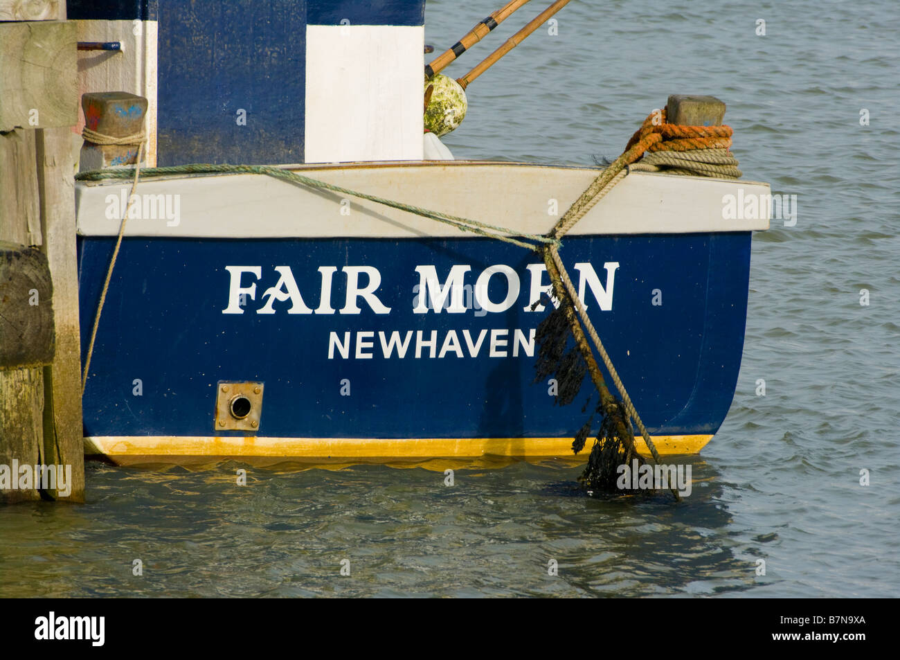 Vista posteriore del Fair mattino Newhaven Sussex commerciale barca da pesca Foto Stock