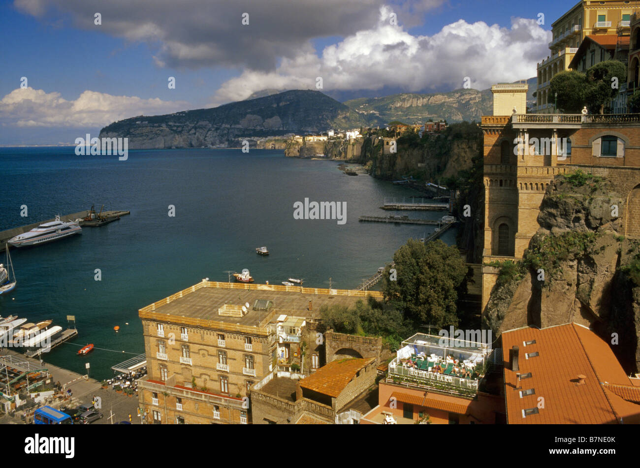 Marina Piccola di Sorrento in Penisola Sorrentina di tutto il golfo di Napoli Campania Italia Foto Stock