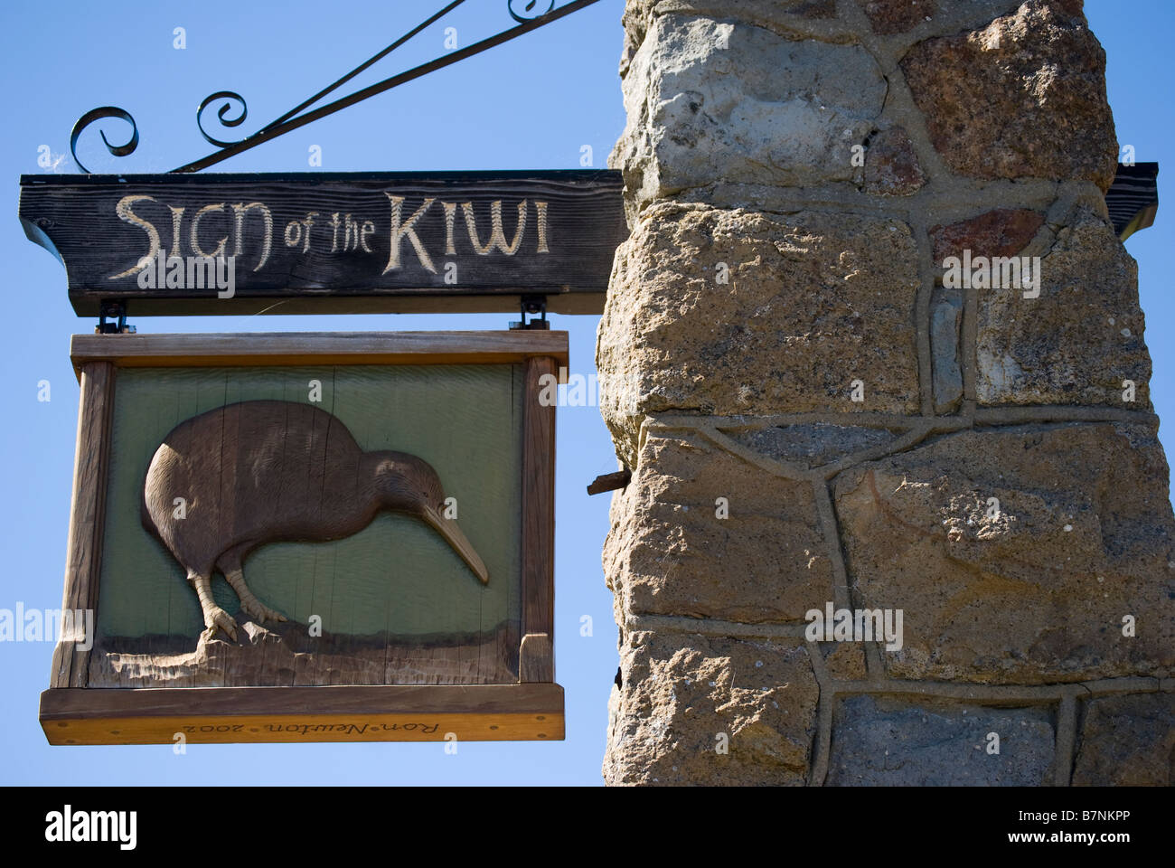 Cartello pubblicitario da appendere, segno della Kiwi, Port Hills, Christchurch, Canterbury, Nuova Zelanda Foto Stock