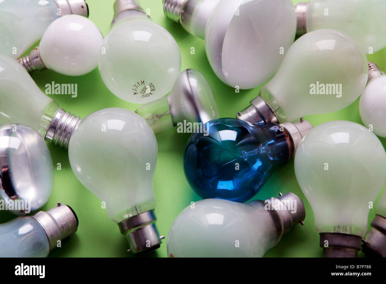 Il filamento delle lampadine - in fase di graduale eliminazione a favore di nuove lampadine a risparmio energetico. Foto Stock