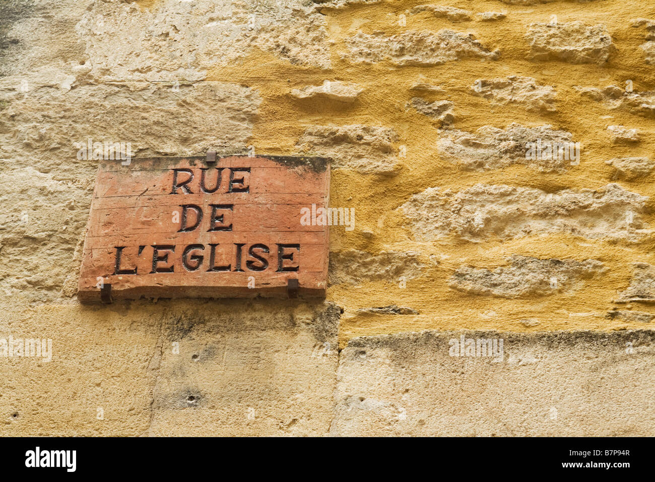 Church Street - rue de l'Eglise. Gordes strada segno, Luberone, Vaucluse Provence, Francia Foto Stock