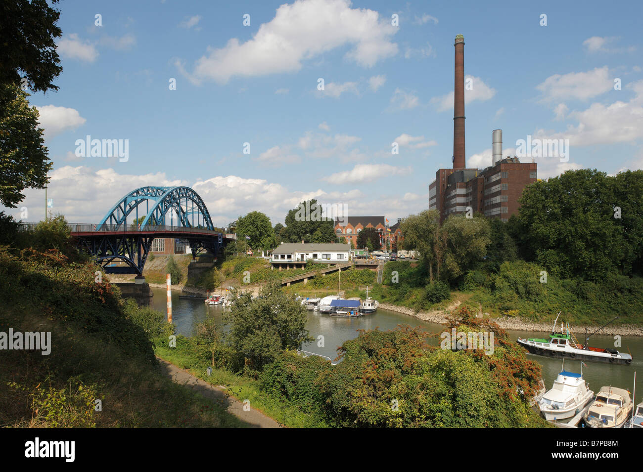 Duisburg-Ruhrort Blick über das alte Hafenbecken ( Eisenbahnhafen) Museum der deutschen Binnenschifffahrt 1908-1912 ehemalige "W Foto Stock