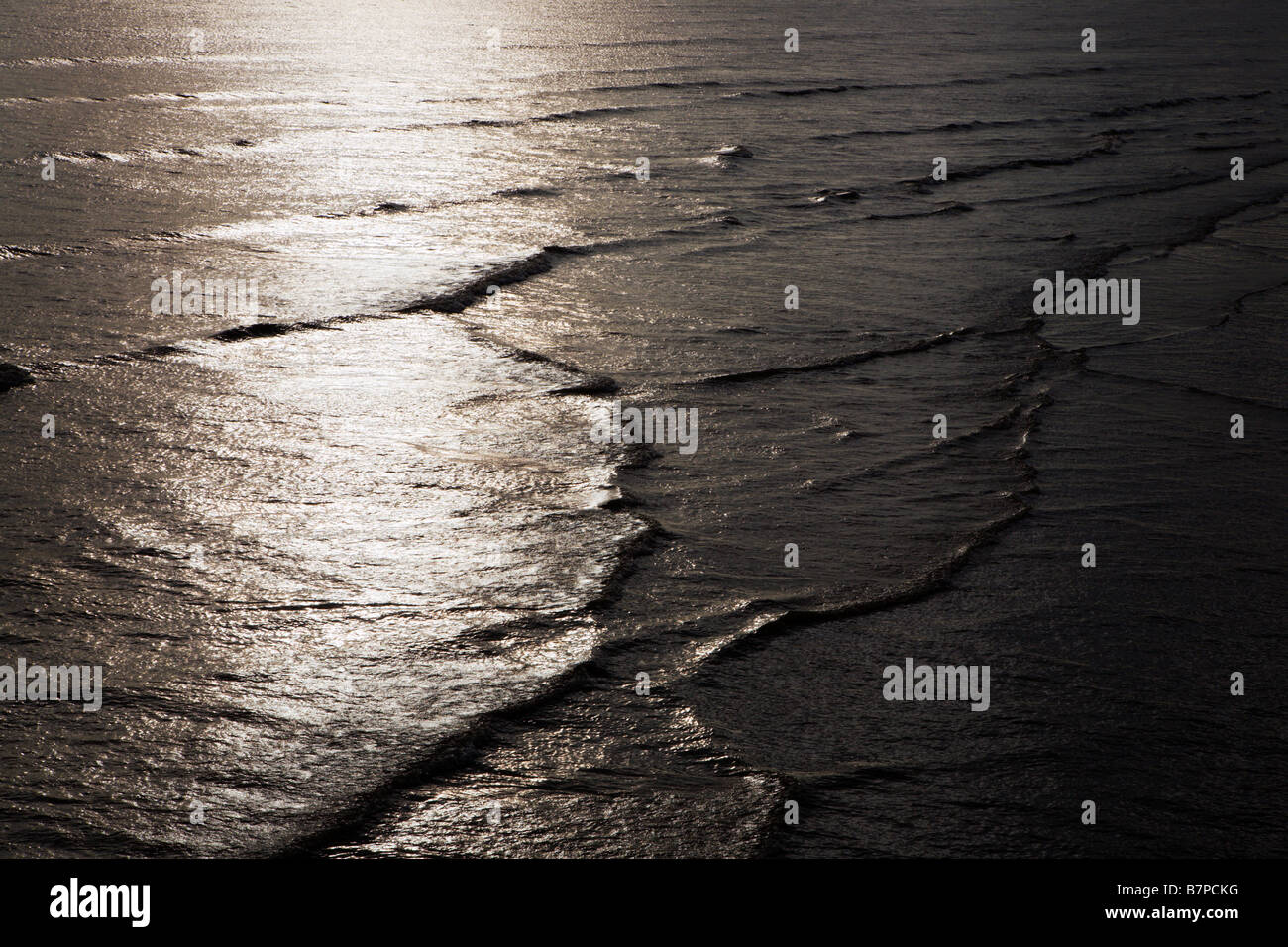 Luce invernale delle onde a South Beach Bridlington Yorkshire Inghilterra Foto Stock