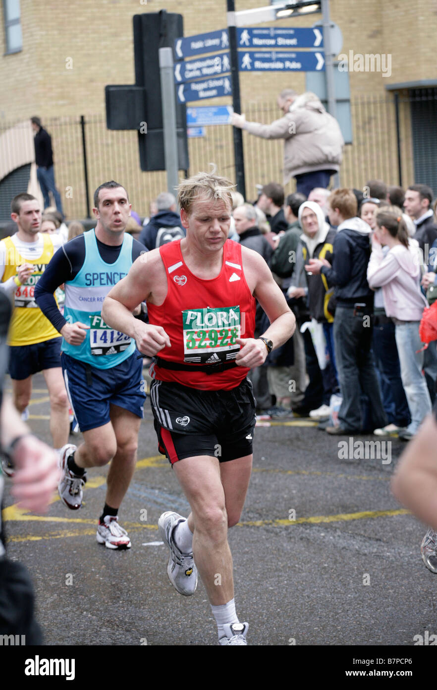 Gordon Ramsay in esecuzione la maratona di Londra Foto Stock
